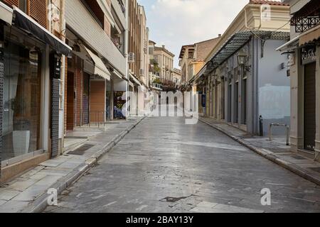 Leere Straße und geschlossener Laden in plaka Athens Griechenland, Coronavirus Stockfoto