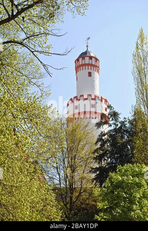 Schloss Bad Homburg ist ein Schloss und ein Schloss in der deutschen Stadt Bad Homburg vor der Höhe. Der Weiße Turm Stockfoto