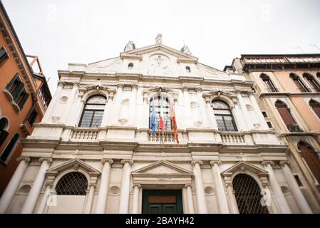 Das Ateneo Veneto di Scienze, Lettere ed Arti. Fassade des Gebäudes in Venedig. Italien. Stockfoto