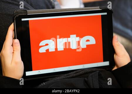 Bordeaux, Aquitanien/Frankreich - 03 15 2020: Logo der arte auf dem Bildschirm des französischen deutschen Fernsehdienstes Stockfoto