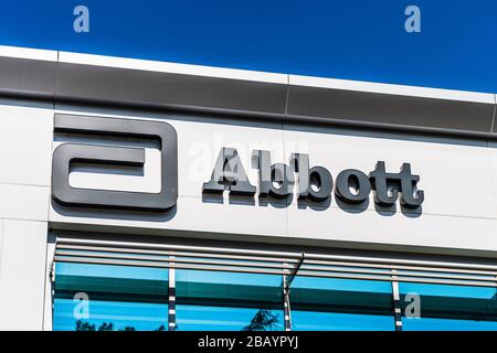 15. Oktober 2019 Sunnyvale/CA/USA - Nahaufnahme von Abbott Laboratories unterzeichnen in ihrem Hauptsitz im Silicon Valley; Abbott Laboratories entwickelt ein breites Spektrum Stockfoto