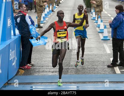 Kenias Wilson Kipsang gewinnt den Bupa Great North Run 2012 Stockfoto