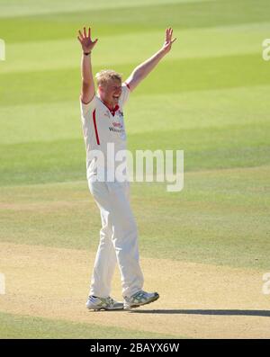 Lancashires Glen Chapple feiert die Teilnahme am Wicket von Ravi Patel von Middlesex Stockfoto