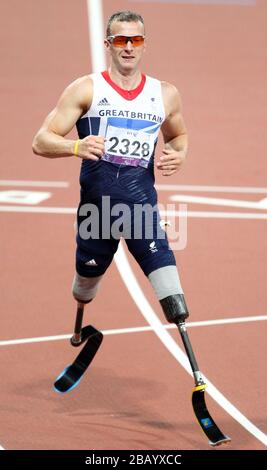 Der britische Richard Whitehead folgte dem 100-m-T42-Finale der Männer am 9. Tag der Paralympischen Spiele 2012 in London. Stockfoto