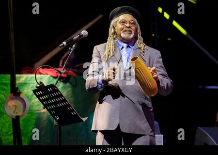 Juan de Marcos González, Anführer der afro-kubanischen All Stars. WOMAD, England, Großbritannien. Juli 2019. Stockfoto