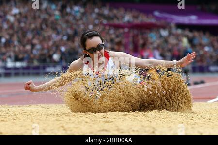 Großbritanniens Stef Reid springt im Weitsprung T42/44 der Frauen im Olympiastadion auf eine Silbermedaille. Stockfoto