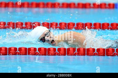 Der neuseeländische Cameron Leslie ist auf dem Weg zum Sieg im 150-m-Ind. Medley - SM4-Finale im Aquatics Center, London. Stockfoto