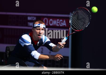 Andy Lapthorne aus Großbritannien während der Doppelrunde der Männer um Platz 16 im Eton Manor. Stockfoto