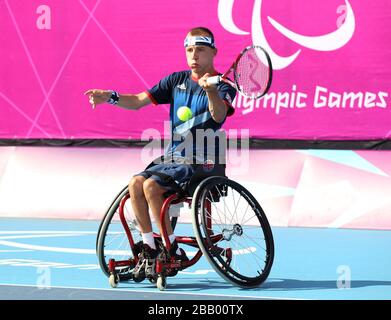 Andy Lapthorne aus Großbritannien während der Doppelrunde der Männer um Platz 16 im Eton Manor. Stockfoto