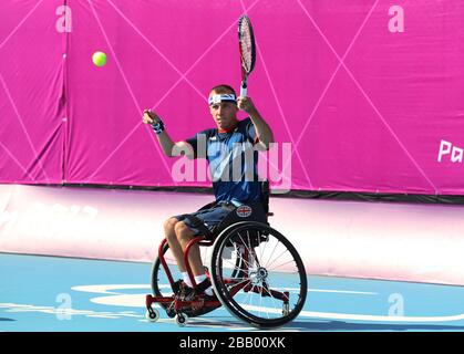 Andy Lapthorne aus Großbritannien während der Doppelrunde der Männer um Platz 16 im Eton Manor. Stockfoto