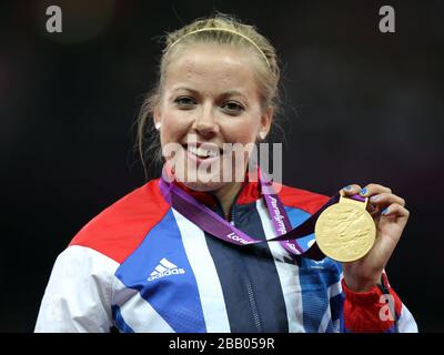 Die britische Hannah Cockroft feiert Gold im 100-m-T34-Finale der Frauen im Olympiastadion London. Stockfoto