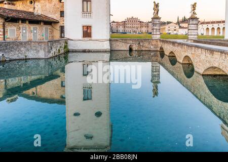 Reflexionen. Antike Residenz des Dogen von Venedig. Villa Manin von Passariano. Italien Stockfoto