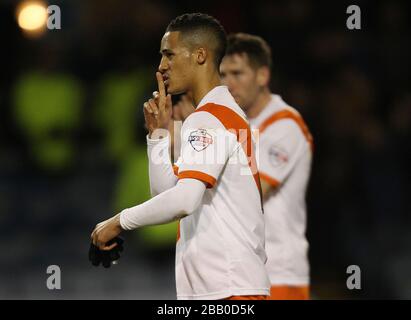 Tom Ince von Blackpool sieht am Ende des Spiels gegen Burnley niedergeschlagen aus Stockfoto