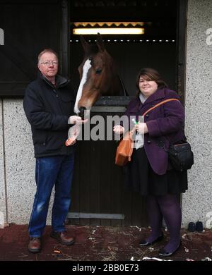 Kauto Star fünf Mal Gewinner von King George VI Steeple Chase trifft und begrüßt die Gewinner der Racing Post Stockfoto