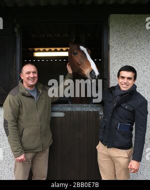 Kauto Star fünf Mal Gewinner von King George VI Steeple Chase trifft und begrüßt die Gewinner von Racing UK Stockfoto