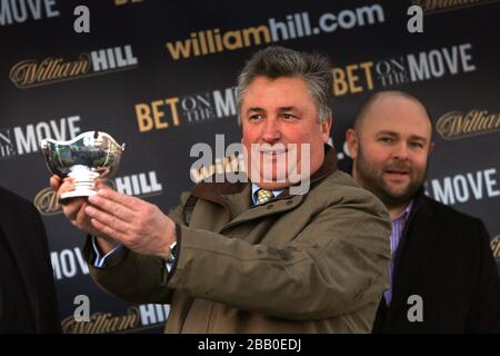 Trainer Paul Nicholls nach dem Sieg mit Silviniaco Conti im William Hill King George VI Steeple Chase Stockfoto