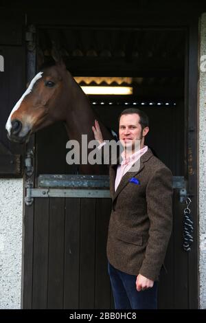 Fünf Mal Gewinner des King George VI Steeple Chase Kauto Star trifft und begrüßt die Gewinner des Sportlebens Stockfoto