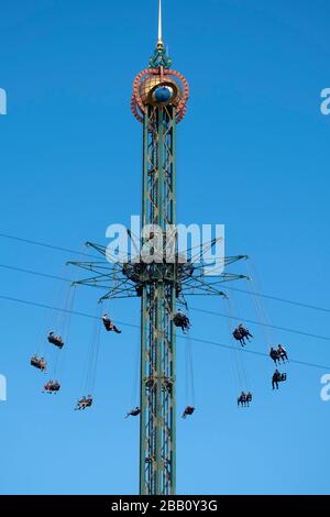 Die Sternenfliegerfahrt im Vergnügungspark Tivoli Gardens in Kopenhagen, Dänemark Stockfoto