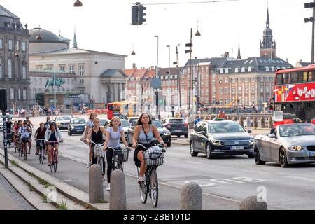 Fahrradfahrer in den Straßen von Kopenhagen, Dänemark, Europa Stockfoto