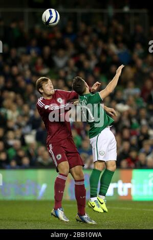 Die Renars Rode (links) und Wes Hoolahan der Republik Irland während des Internationalen Freundschaftsspiel im Aviva-Stadion, Dublin, Irland. Stockfoto