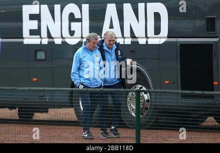 Englands Manager Roy Hodgson (links) und Trevor Brooking Stockfoto