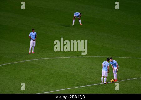 Alvaro Negredo von Manchester City (rechts) und Sergio Aguero (links) bereiten sich auf das Auftaktspiel vor Stockfoto