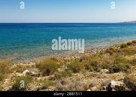 Südufer des Issyk-kul-Sees, dem größten See Kirgisistans Stockfoto