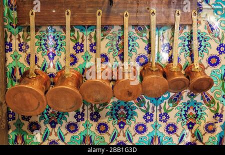 Unberührte Kaffeepots, Istanbul, Türkei. Stockfoto