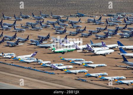 Ehemalige Passagier- und Frachtflugzeuge werden am Freitag, 10. Januar 2020, in Victorville, Kalifornien, USA, auf dem Logistikflughafen Southern California gelagert. (IOS/ESPA-Images) (Foto von IOS/Espa-Images) Stockfoto