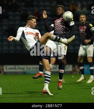 Alan Brown von Preston North End und Kazenga Lualua von Luton Town Stockfoto