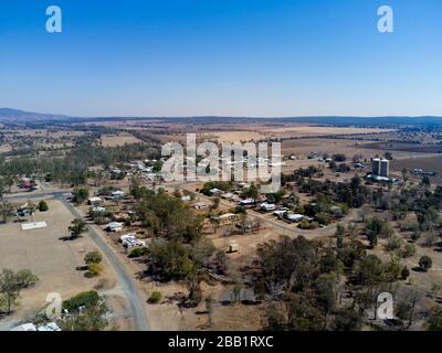 Luft aus dem kleinen Dorf Wowan, das einst Milch und Sahne nach England exportierte, liegt am Leichhardt Highway Central Queensland Stockfoto