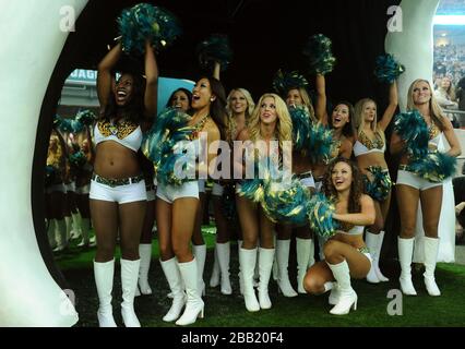 Die Cheerleader der Jacksonville Jaguars treten vor Spielbeginn auf Stockfoto