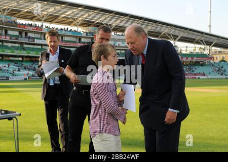 Alec Stewart präsentiert die Auszeichnungen des Pinsent Masons Scholarship während des Intervalls Stockfoto