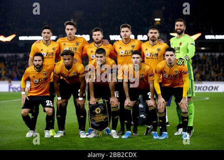 Wolverhampton Wanderers Teamfoto. (Obere Reihe, links nach rechts) Raul Jimenez, Max Kilman, Matt Doherty, Leander Dendoncker, Ruben Neves und Rui Patrcio (untere Reihe, links nach rechts) Joao Moutinho, Adama Traore, Conor Coady, Ruben Vinagre und Pedro Neto. Stockfoto