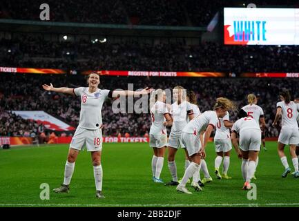 Englands Ellen White feiert das erreichen des ersten Tores ihrer Seite Stockfoto