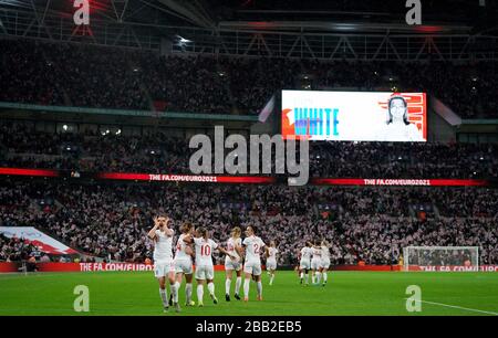 Englands Ellen White feiert das erreichen des ersten Tores ihrer Seite Stockfoto