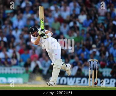 Englands Kevin Pietersen trifft vier Runs am fünften Tag des Fifth Investec Ashes Test Matches im Kia Oval, London. Stockfoto