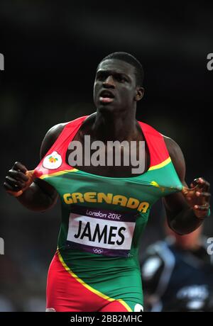 Kirani James aus Grenada feiert den Gewinn des 400-m-Endspiels der Männer im Olympiastadion London Stockfoto