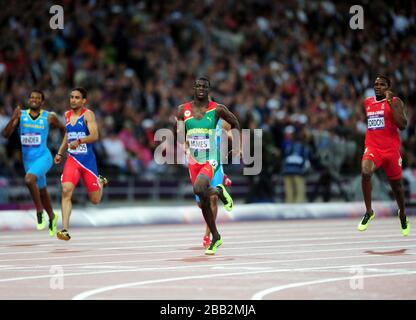 Grenadas Kirani James (2. Rechts) gewinnt das 400-m-Finale der Männer im Olympiastadion London Stockfoto