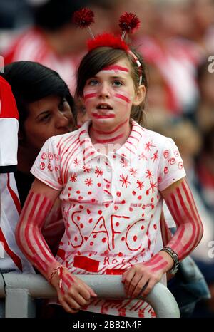 Ein junger Sunderland-Fan auf der Tribüne Stockfoto