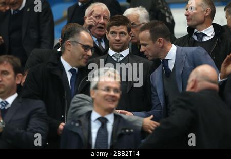 Liverpooler Kapitän Steven Gerrard (Mitte) in der Menge Stockfoto