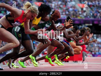 Action ab Beginn des 100-m-Halbfinales der Frauen Stockfoto