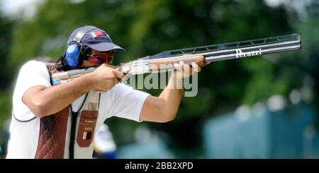 Qatars Rashid Al-Athba während des Trap Men Wettbewerbs in den Royal Artillery Barracks, Woolwich, London. Stockfoto