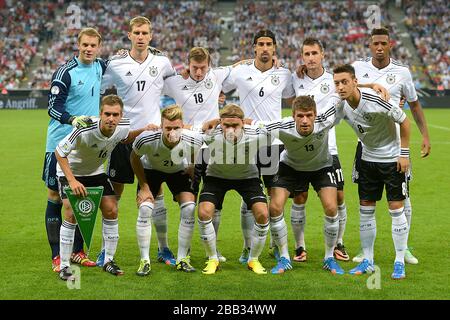 Deutschland Gruppenschuss (obere Reihe von links nach rechts) Torhüter Manuel neuer, per Mertesacker, Toni Kroos, Sami Khedira, Miroslav Klose und Jerome Boateng (untere Reihe von links nach rechts) Philipp Lahm, Marco Reus, Marcel Schmelzer, Thomas Muller und Mesut Ozil Stockfoto