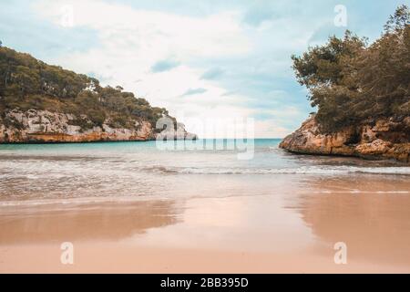 Cala Santanyi - schöner, leerer Strand in der Nebensaison in Santanyi, Mallorca, Spanien Stockfoto