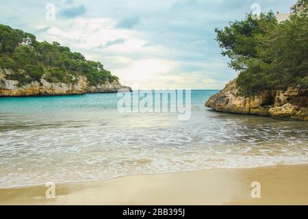 Cala Santanyi - schöner, leerer Strand in der Nebensaison in Santanyi, Mallorca, Spanien Stockfoto