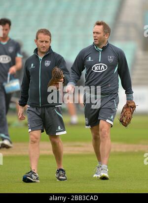 Surrey zweiter XI-Trainer Ali Brown (links) und Bowling-Trainer Stuart Barnes Stockfoto