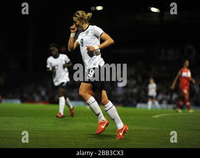 Englands Ellen White feiert ein Tor Stockfoto