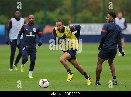 Englands Andros Townsend und Raheem Sterling (rechts) während des Trainings Stockfoto