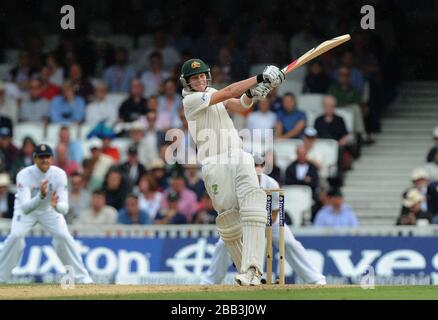 Der australische Steven Smith schläft am zweiten Tag des Fifth Investec Ashes Test Matches im Kia Oval, London. Stockfoto